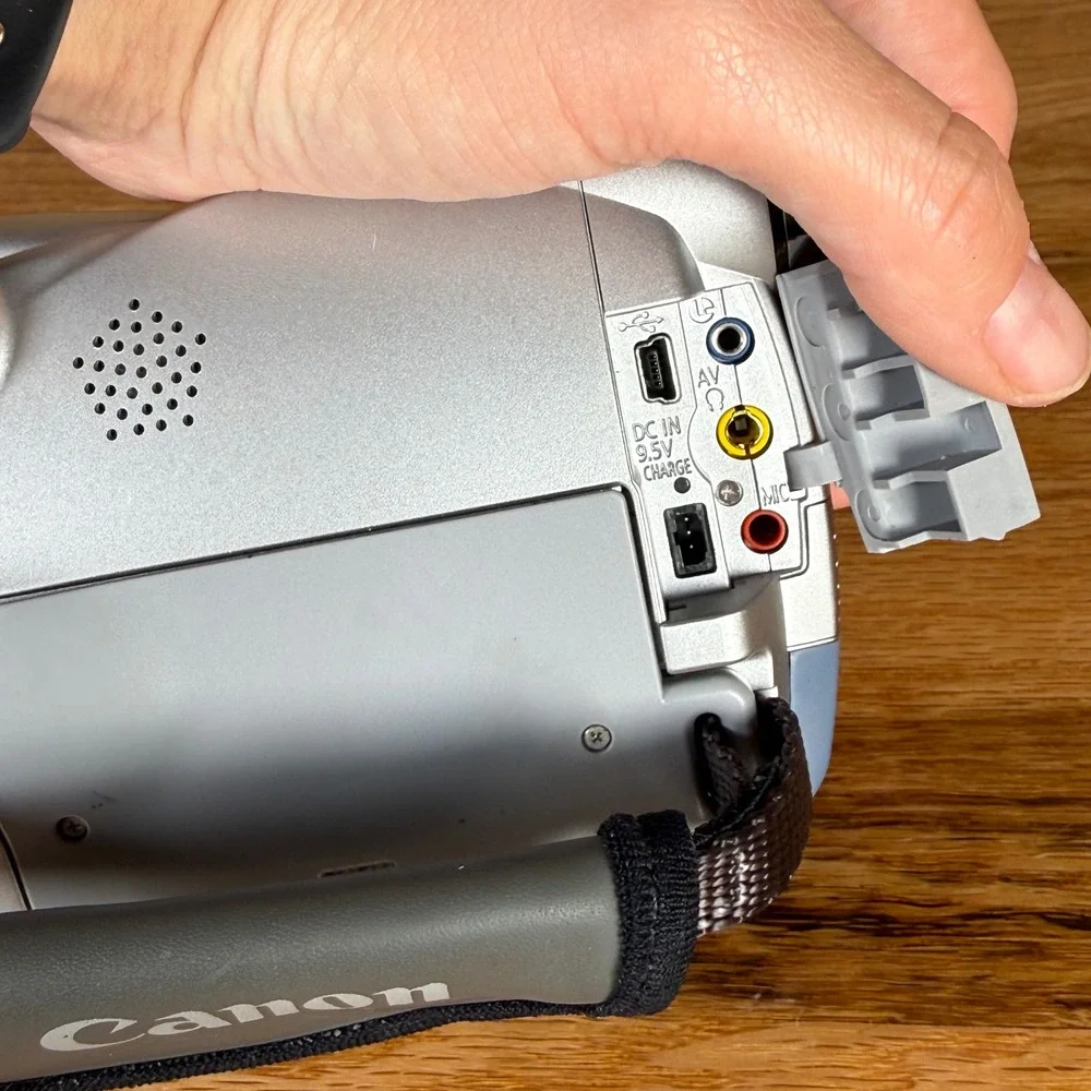 Canon ZR45 MC A Digital Video Camcorder NTSC Silver Blue 18x Optical Zoom PARTS - Picture 8 of 11